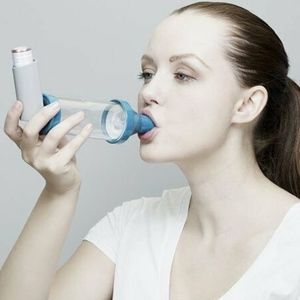MDI spacer holder chamber for inhalers